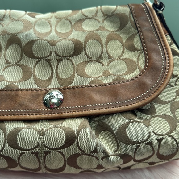 Coach Vintage Tan and Brown Signature Shoulder Bag - Picture 15 of 16